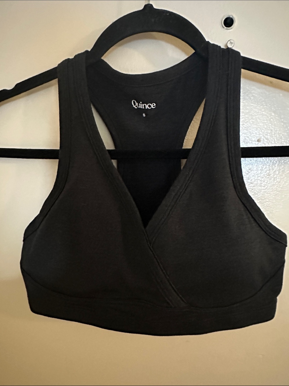 Quince Black Racerback Wireless Pullover Sports Bra Women’s Size S